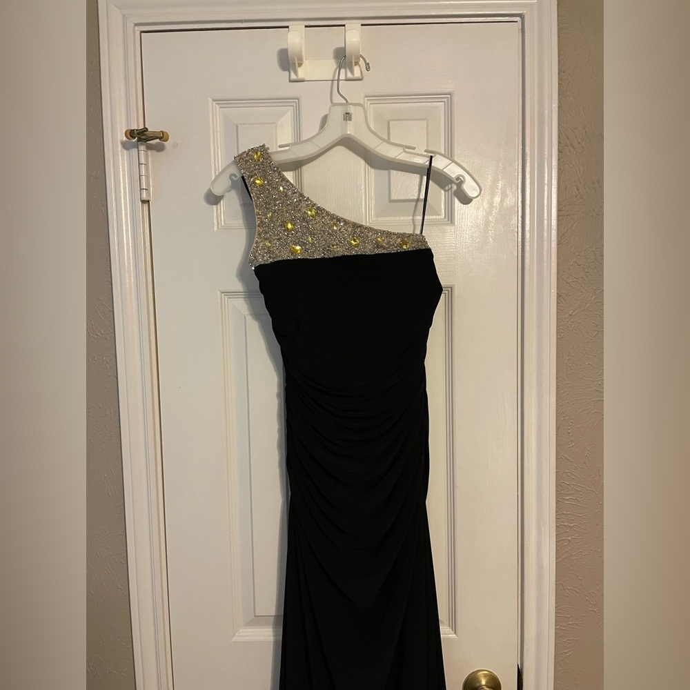 JS Boutique black one shoulder formal fitted, beaded dress NWOT size 6